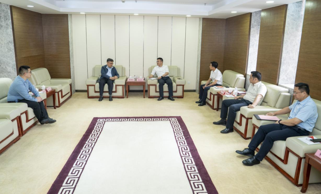 市委常委、组织部部长颜晓平带队赴上海电机学院洽谈校地合作，共谋人才引进与科技成果转化新路径